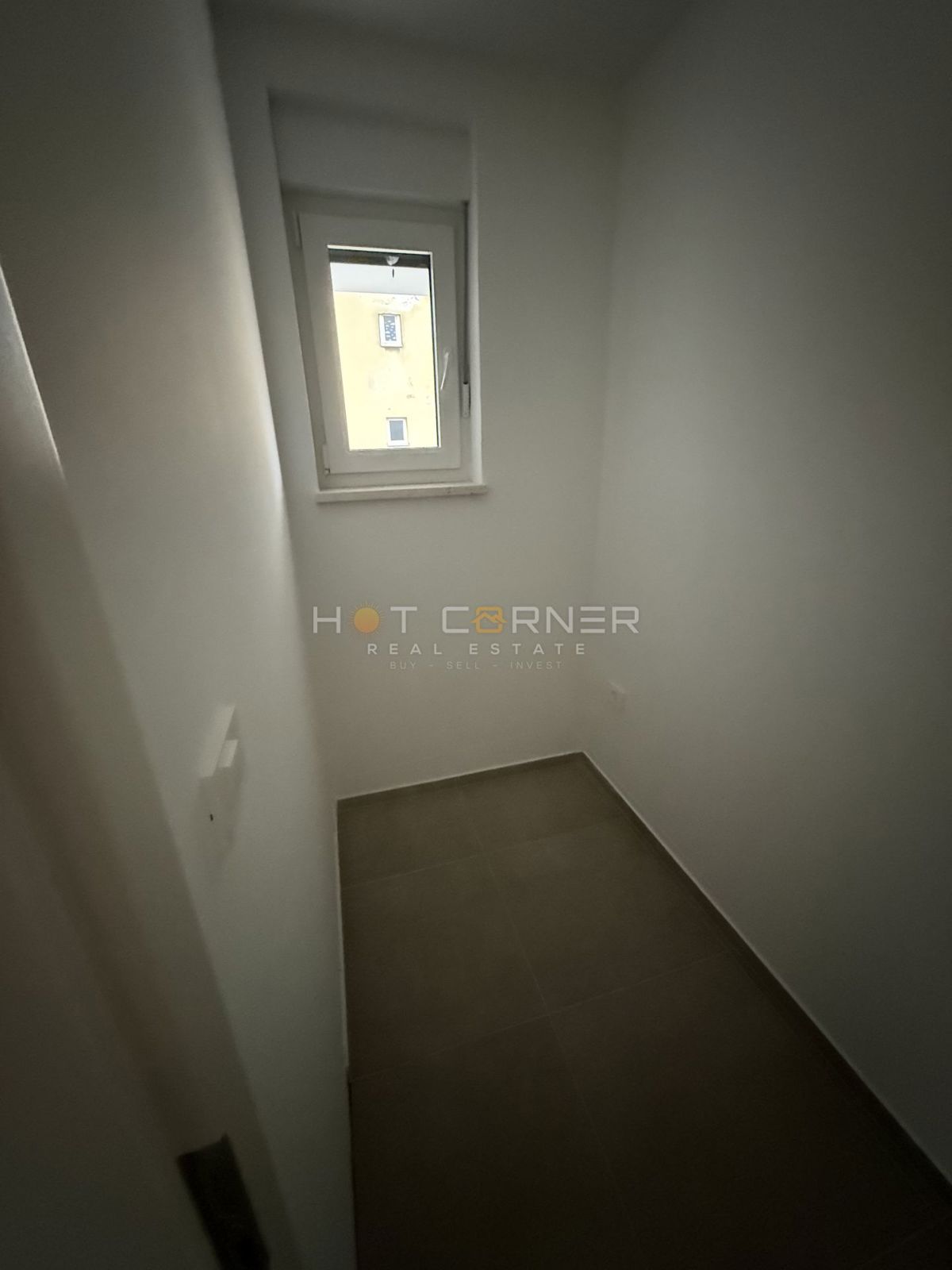 Pulj, center, odlična lokacija, novogradnja, 1. nadstropje, 2 spalnici, terasa, dvigalo