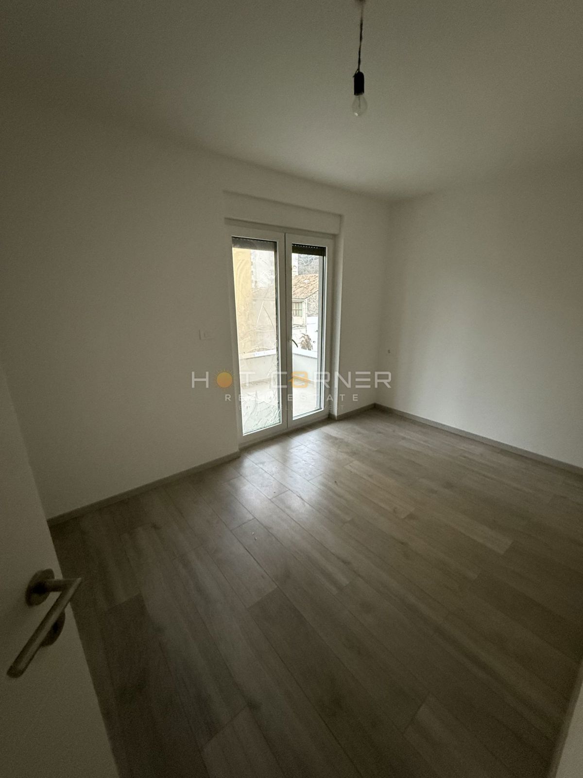 Pulj, center, odlična lokacija, novogradnja, 1. nadstropje, 2 spalnici, terasa, dvigalo