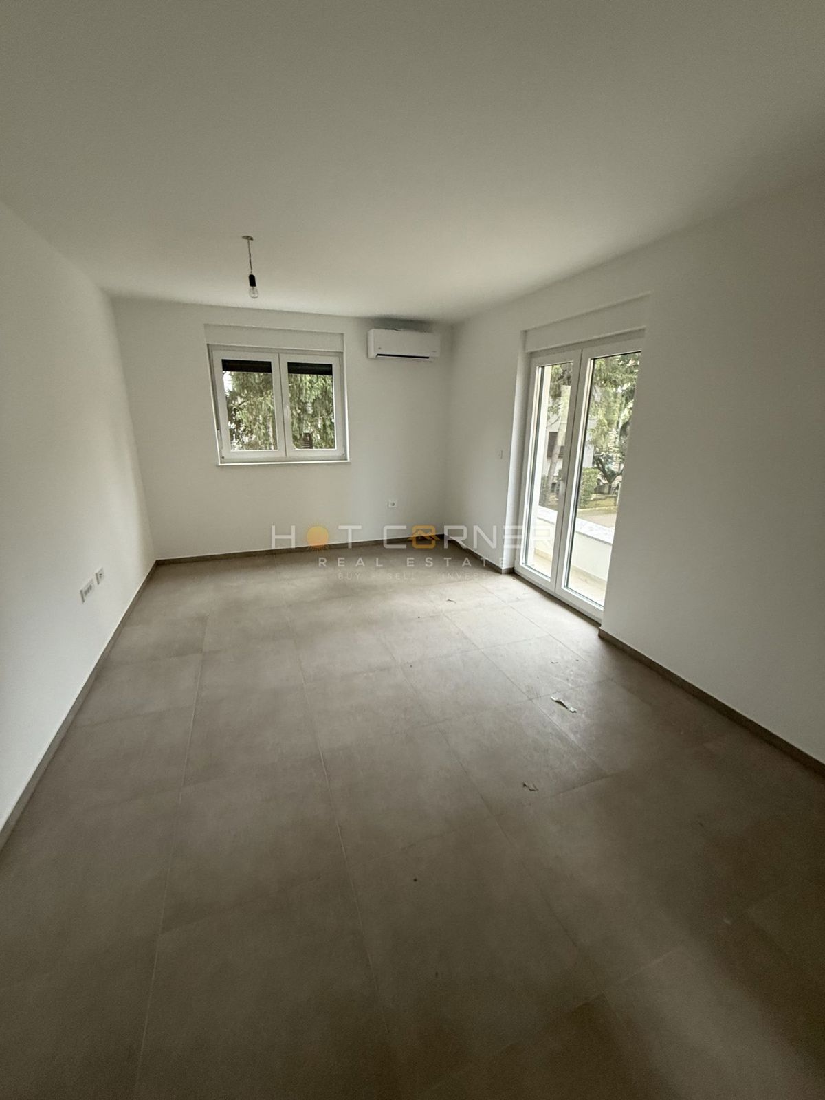 Pulj, center, odlična lokacija, novogradnja, 1. nadstropje, 2 spalnici, terasa, dvigalo