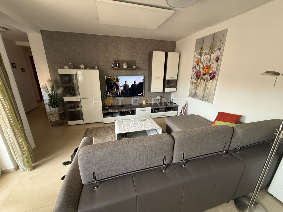 Štinjan, čudovito stanovanje, 2 spalnici, terasa, blizu plaže, UPORABNA