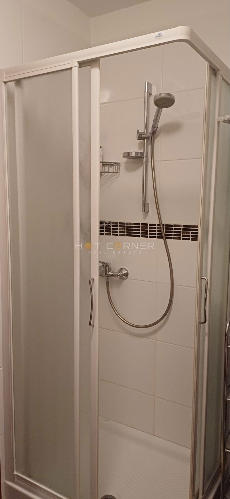 Štinjan, čudovito stanovanje, 2 spalnici, terasa, blizu plaže, UPORABNA