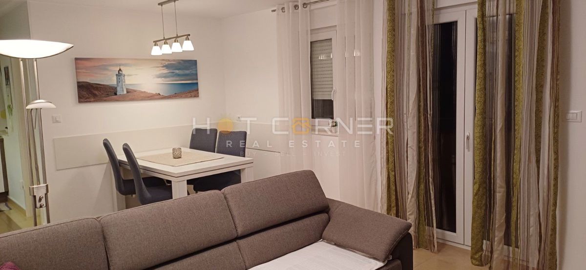 Štinjan, čudovito stanovanje, 2 spalnici, terasa, blizu plaže, UPORABNA