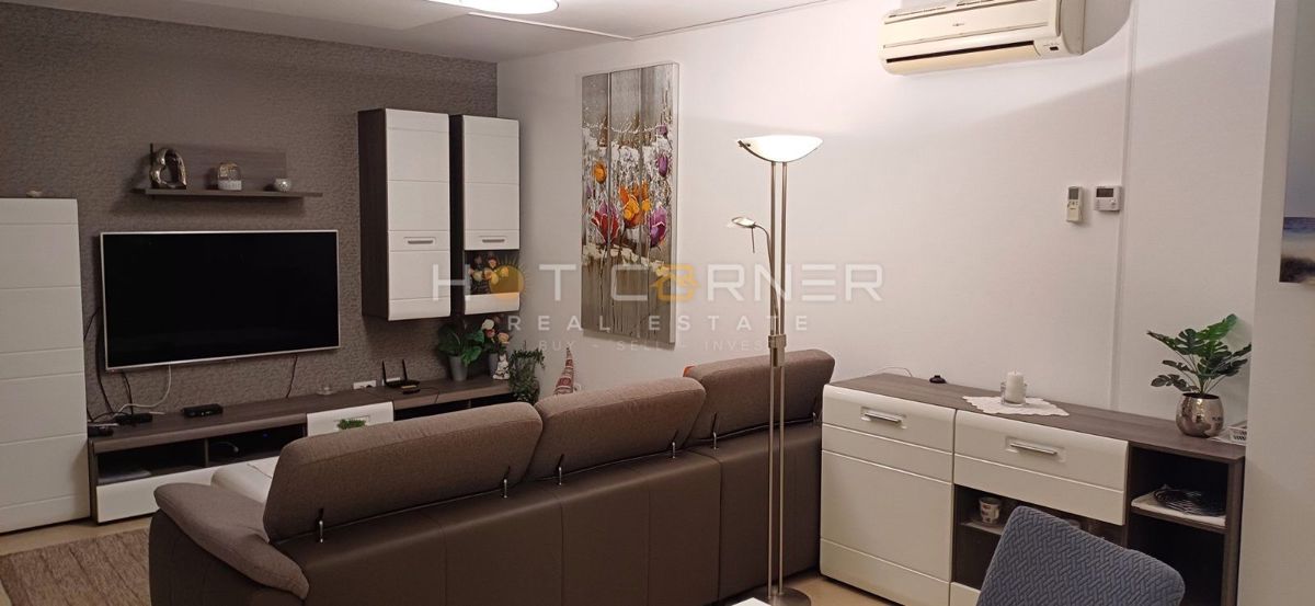 Štinjan, čudovito stanovanje, 2 spalnici, terasa, blizu plaže, UPORABNA