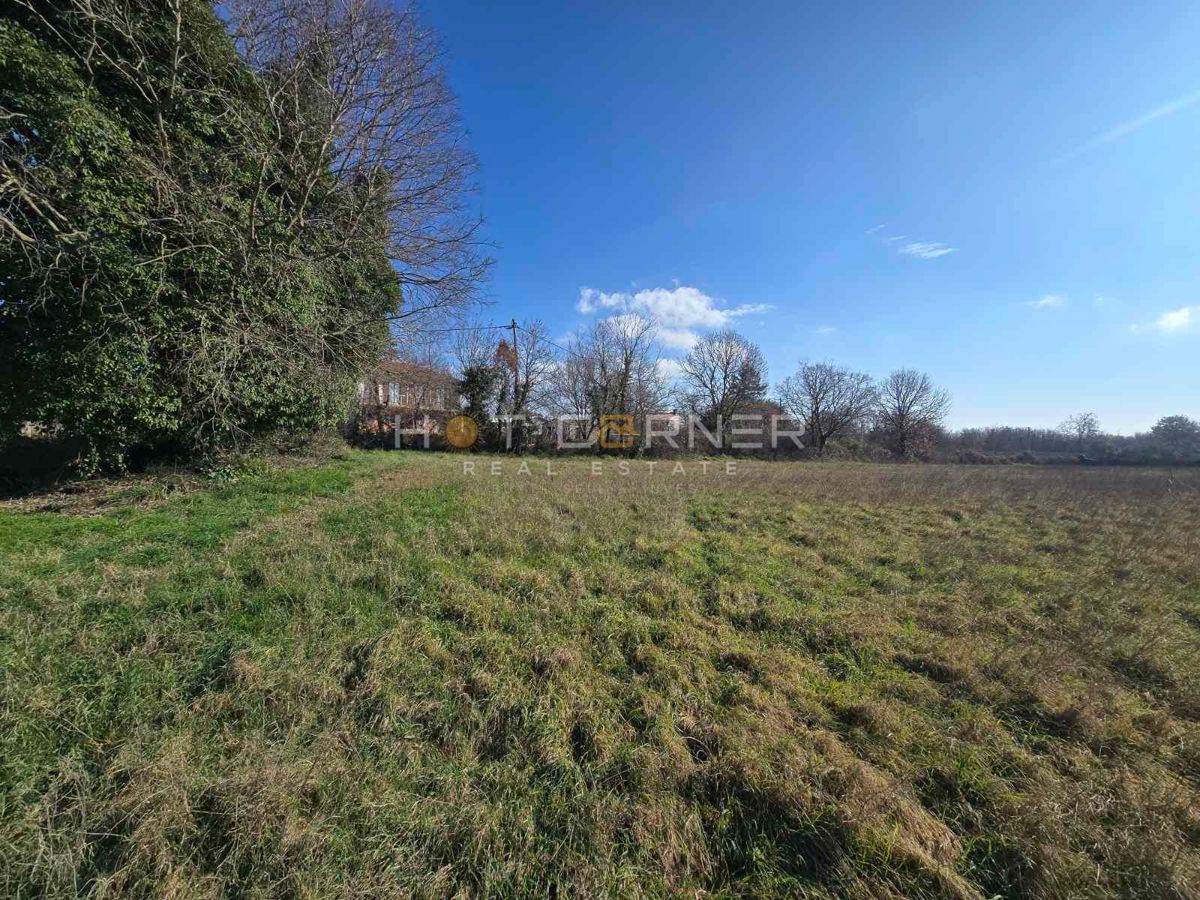 Zazidljivo zemljišče Muntić, 417 m² / 45.870 €