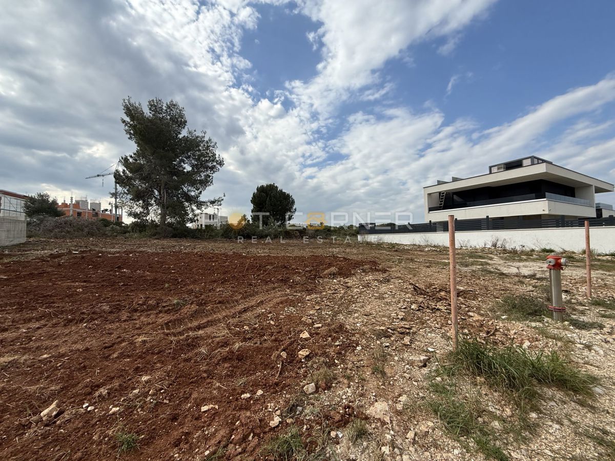 Medulin, zemljišče 200 m od plaže, čudovit pogled na morje