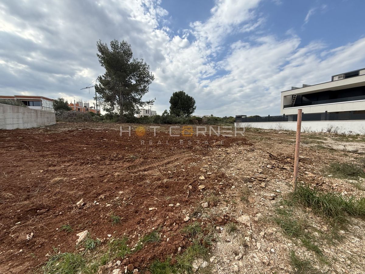 Medulin, zemljišče 200 m od plaže, čudovit pogled na morje