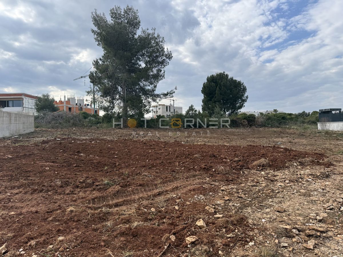 Medulin, zemljišče 200 m od plaže, čudovit pogled na morje