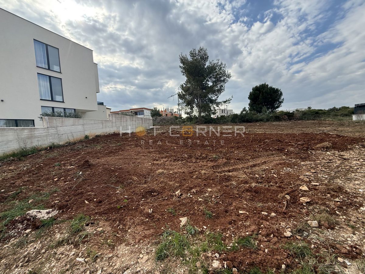 Medulin, zemljišče 200 m od plaže, čudovit pogled na morje