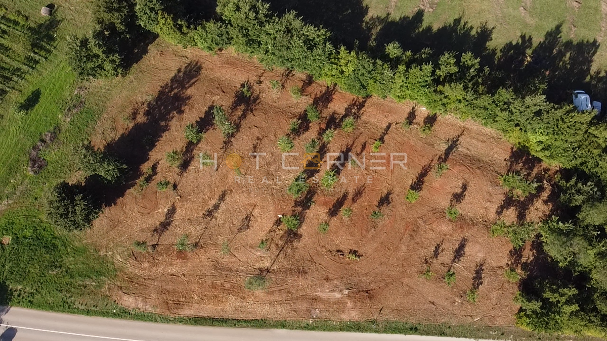 Čudovita gradbena parcela s pogledom na morje in projektom za moderno vilo 