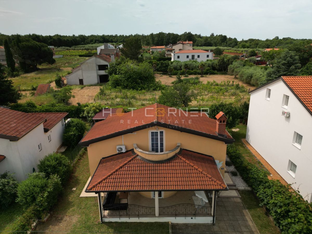 Top hiša s bazenom v okolici Poreča