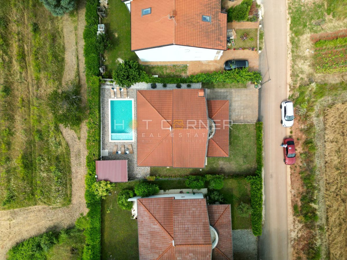 Top hiša s bazenom v okolici Poreča