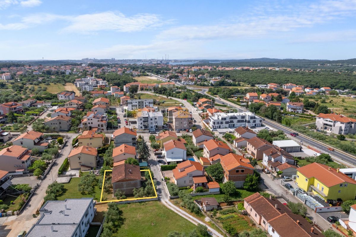 Izjemna priložnost, nedokončana družinska hiša na Velem Vrhu