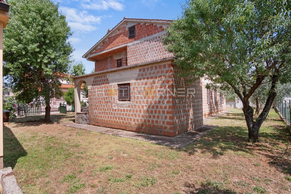 Izjemna priložnost, nedokončana družinska hiša na Velem Vrhu