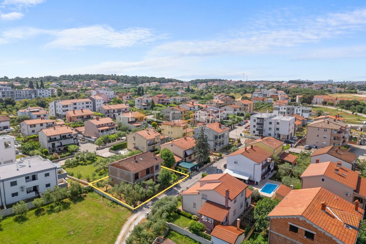 Izjemna priložnost, nedokončana družinska hiša na Velem Vrhu