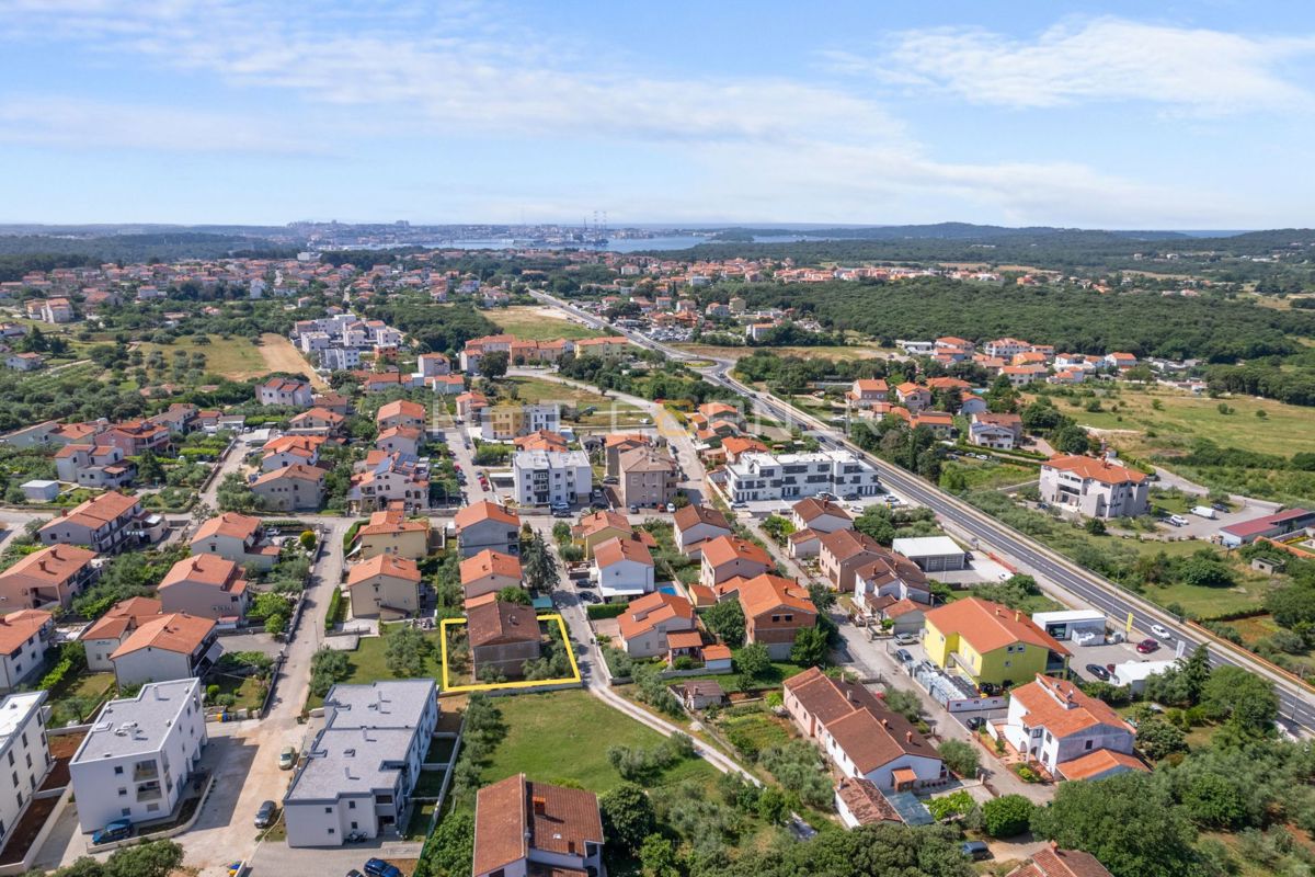 Izjemna priložnost, nedokončana družinska hiša na Velem Vrhu