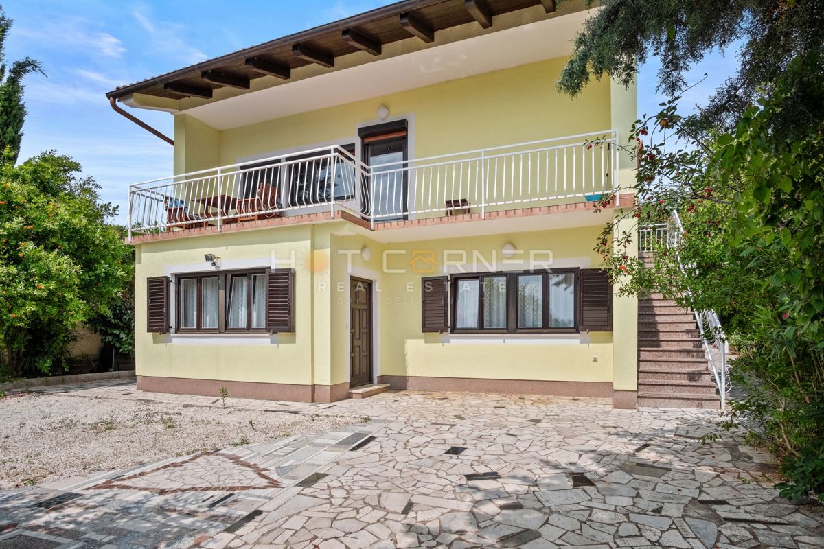Hiša z razgledom na morje in velikim vrtom – Banjole