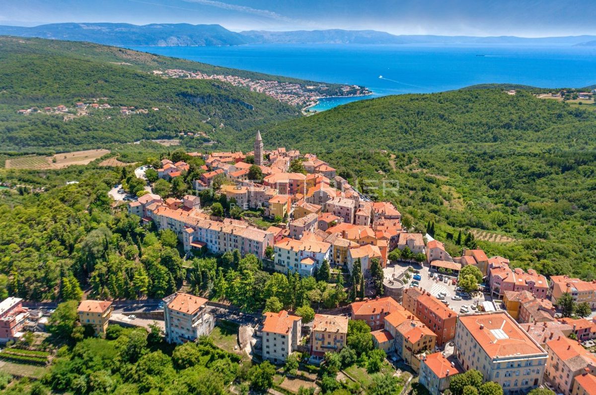 Labin, Kature, 1. nadstropje, 1 spalnica, loža, novejša gradnja, UPORABNO DOVOLJENJE