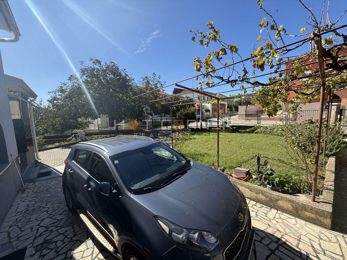 Pula, Busoler – vrhunsko urejeno stanovanje s 3 spalnicami in vrtom