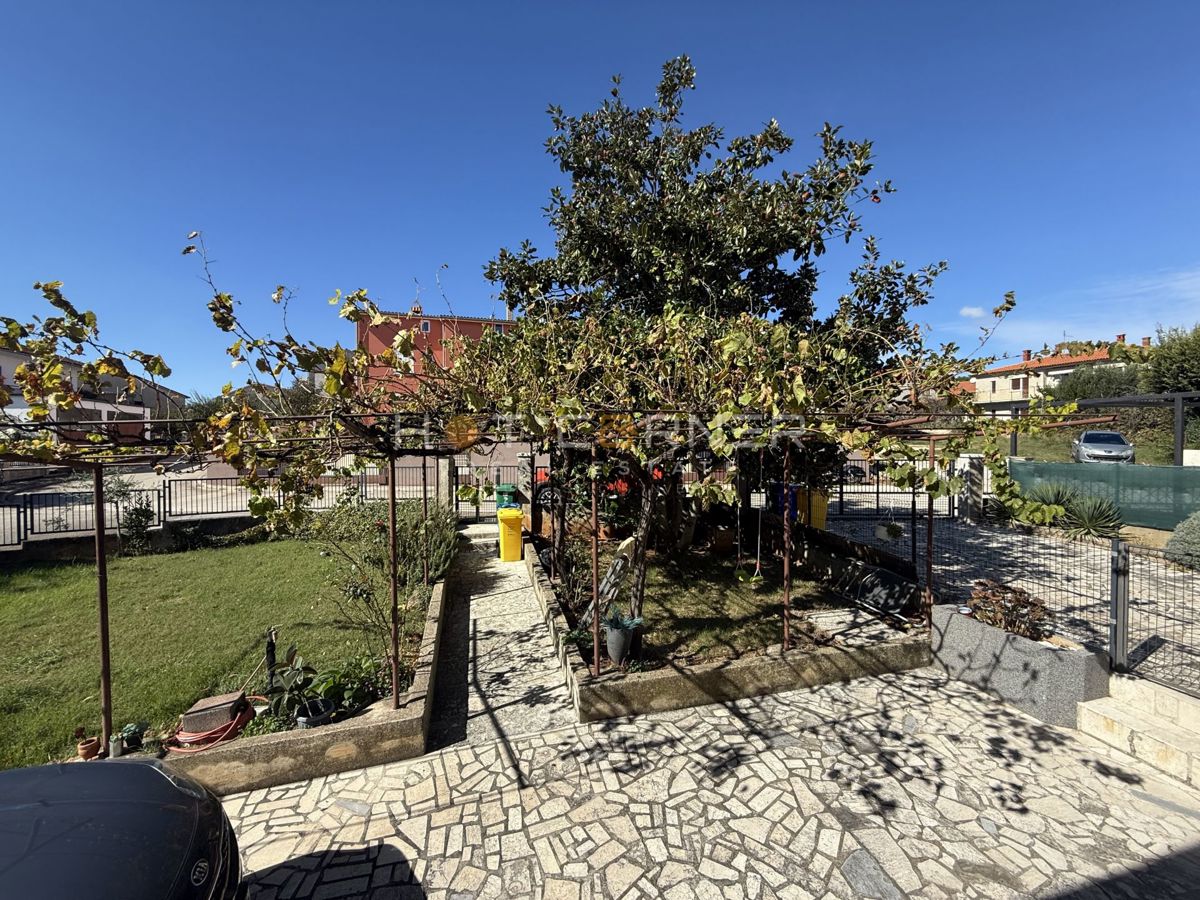 Pula, Busoler – vrhunsko urejeno stanovanje s 3 spalnicami in vrtom