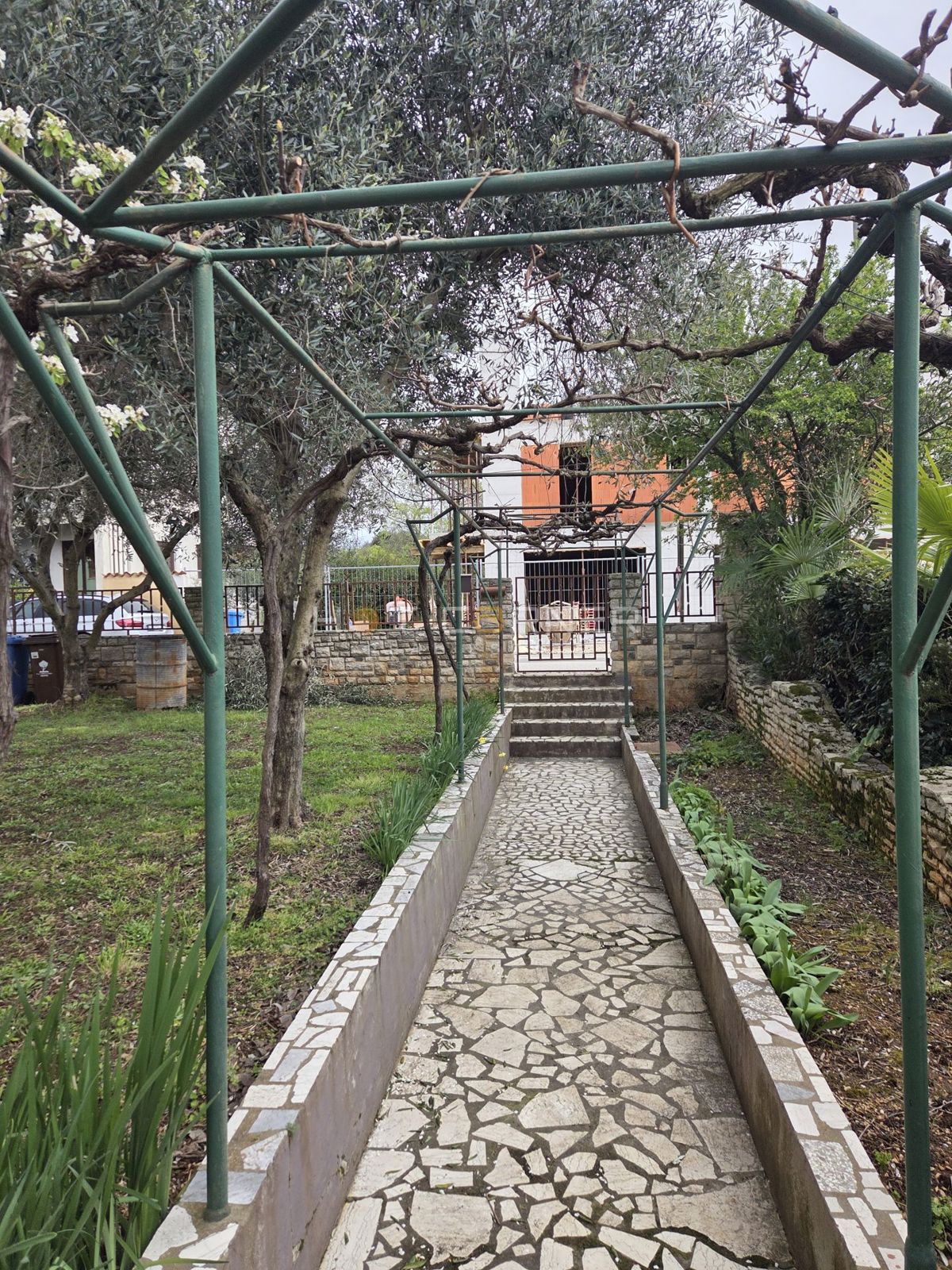 Štinjan - prostorna družinska hiša