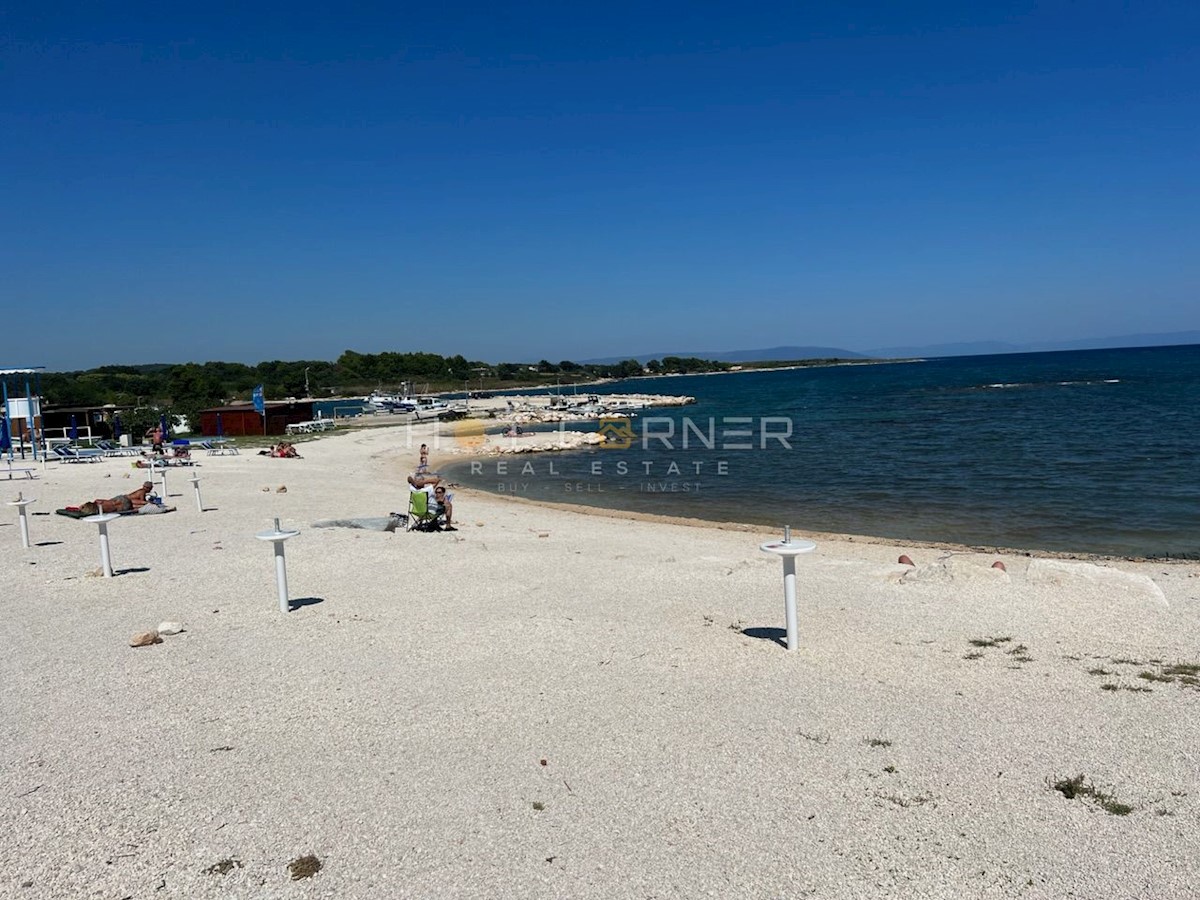 Ližnjan, 400 m od plaže, luksuzno sodobno stanovanje v pritličju z vrtom 80 m2 