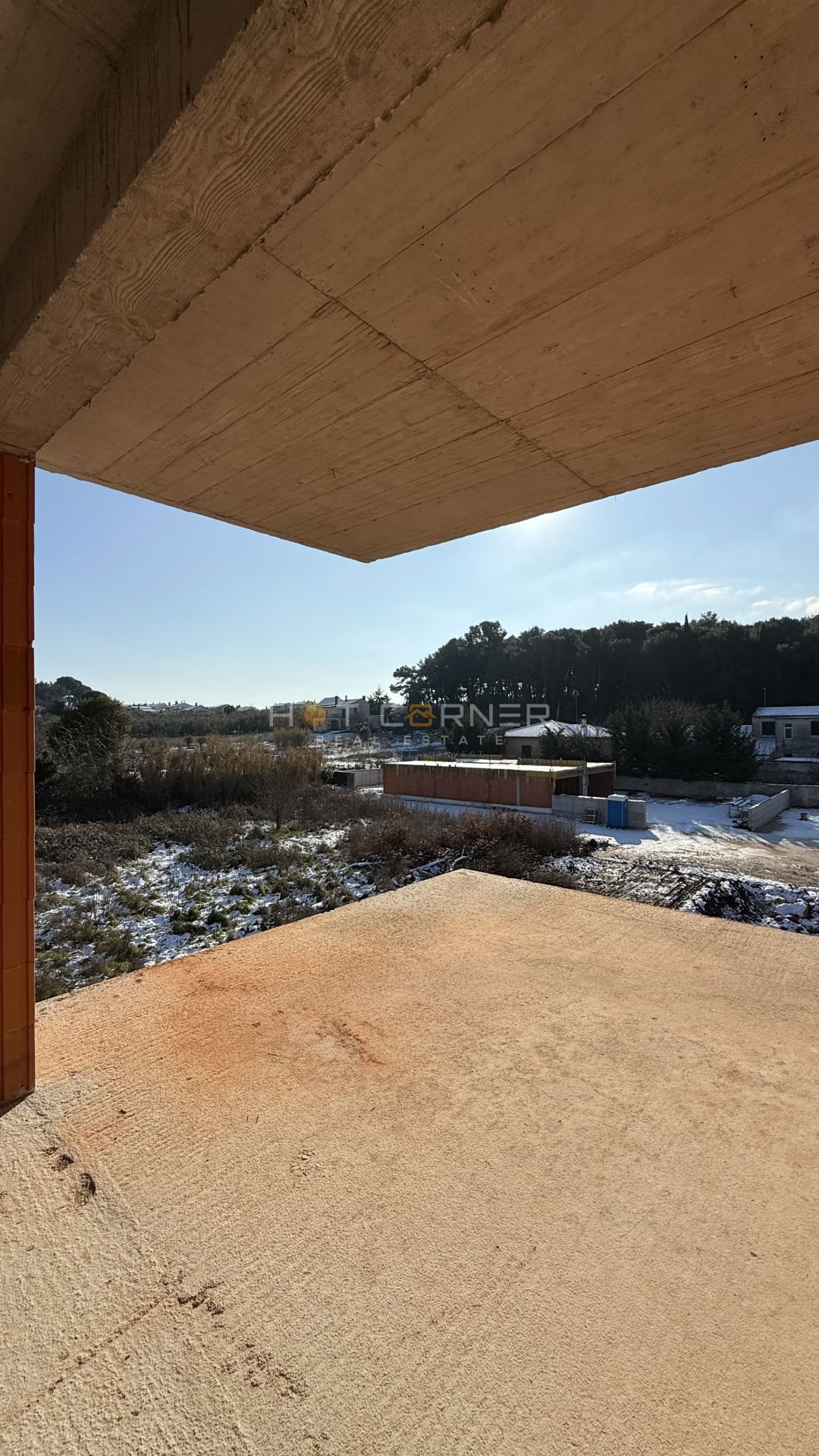 Novogradnja v Pulju: stanovanje v 1. nadstropju s parkiriščem in shrambo