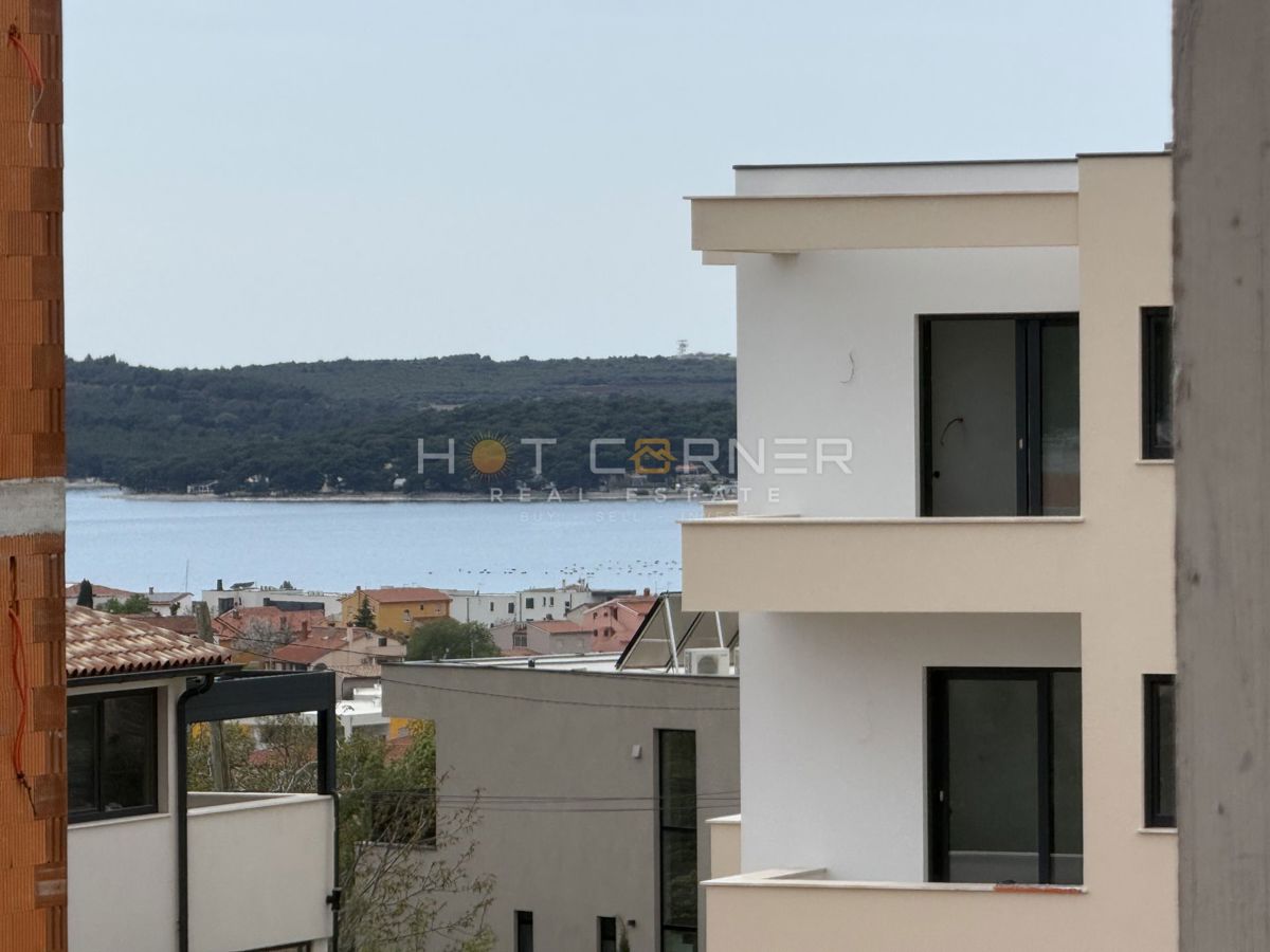 Medulin - moderen stan v novogradnji, 2 spalnici, velika terasa s pogledom na morje