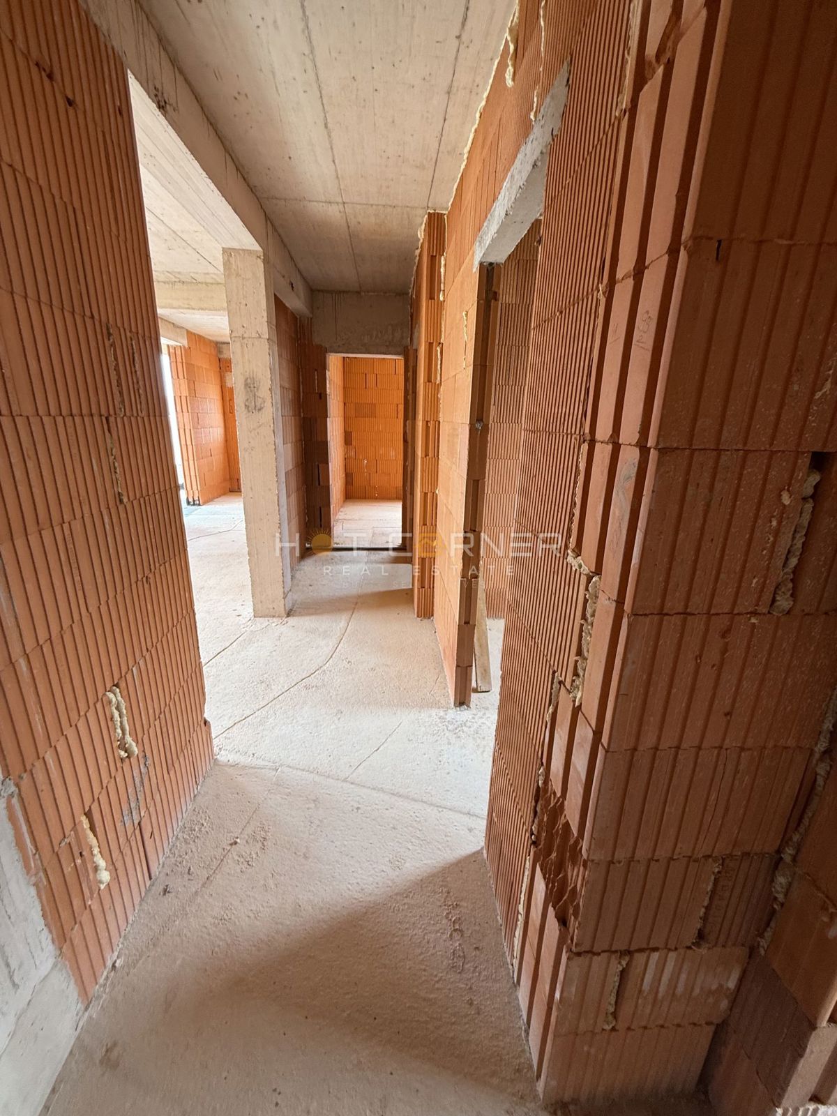 Medulin - moderen stan v novogradnji, 2 spalnici, velika terasa s pogledom na morje