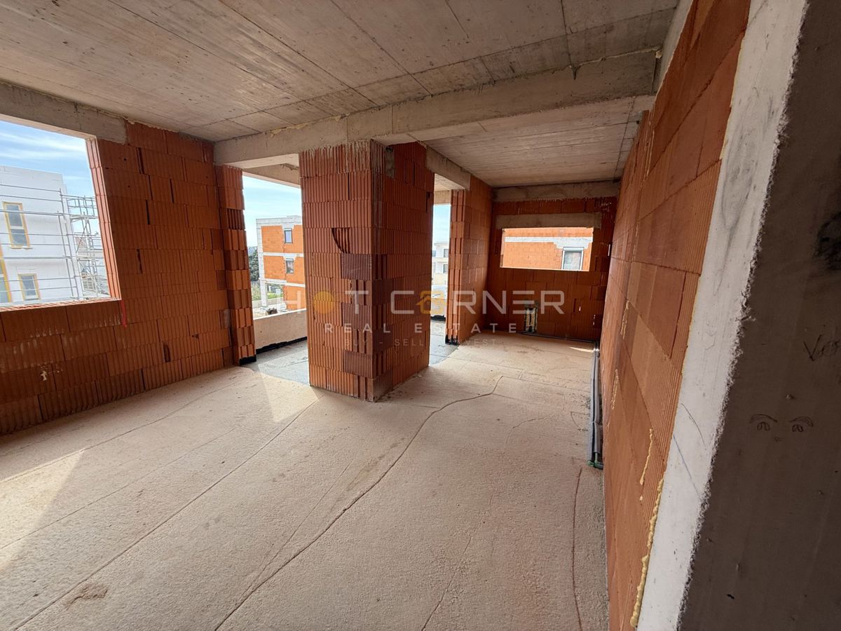 Medulin - moderen stan v novogradnji, 2 spalnici, velika terasa s pogledom na morje