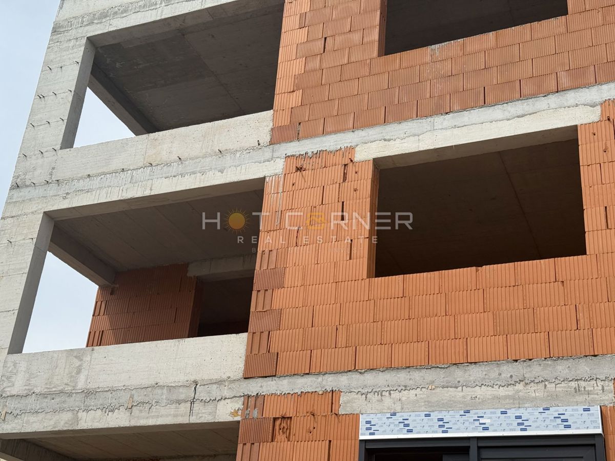 Medulin - moderen stan v novogradnji, 2 spalnici, velika terasa s pogledom na morje