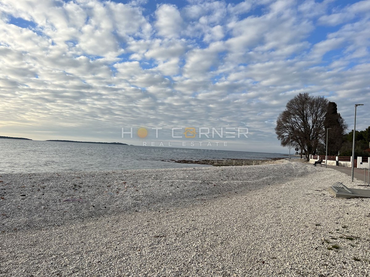 Fažana, 50 m od plaže, luksuzno stanovanje s bazenom