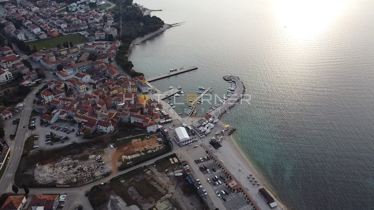 Fažana, 50 m od plaže, luksuzno stanovanje s bazenom