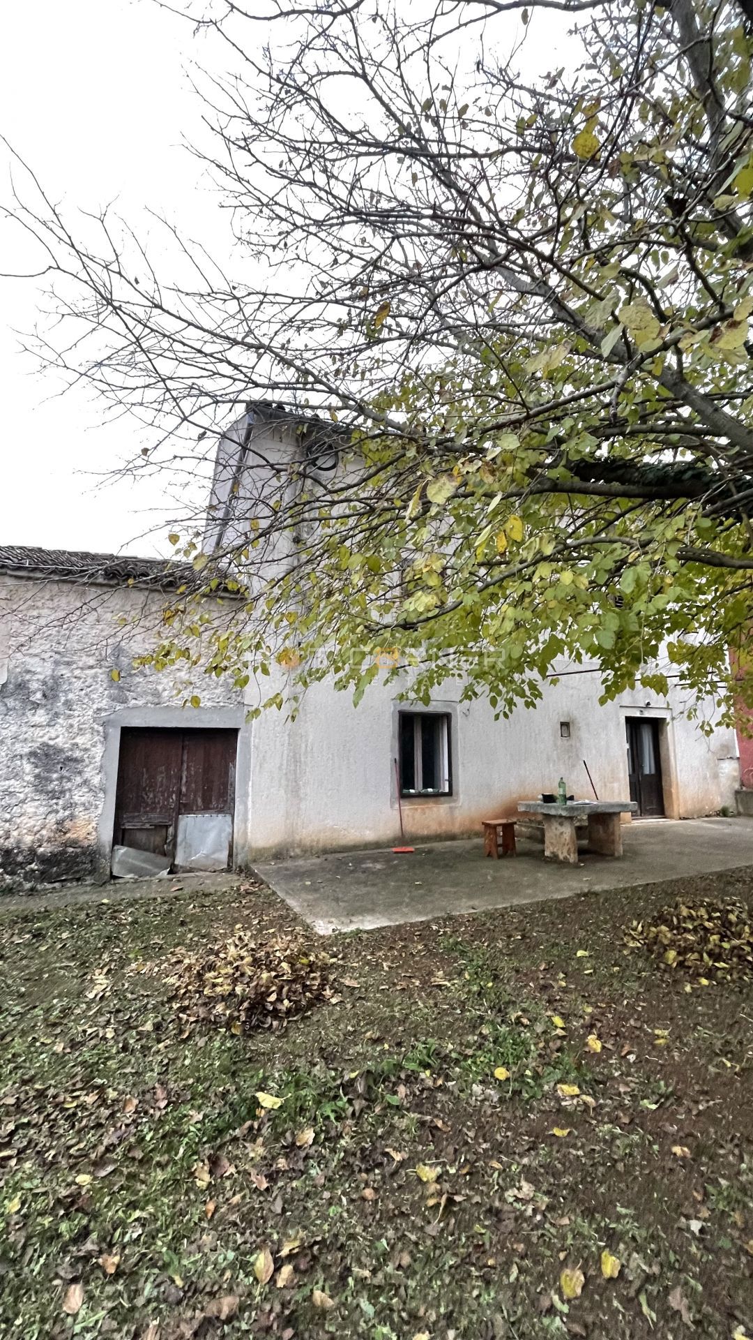 Gradbena parcela 1355m2 z objektom 206m2
