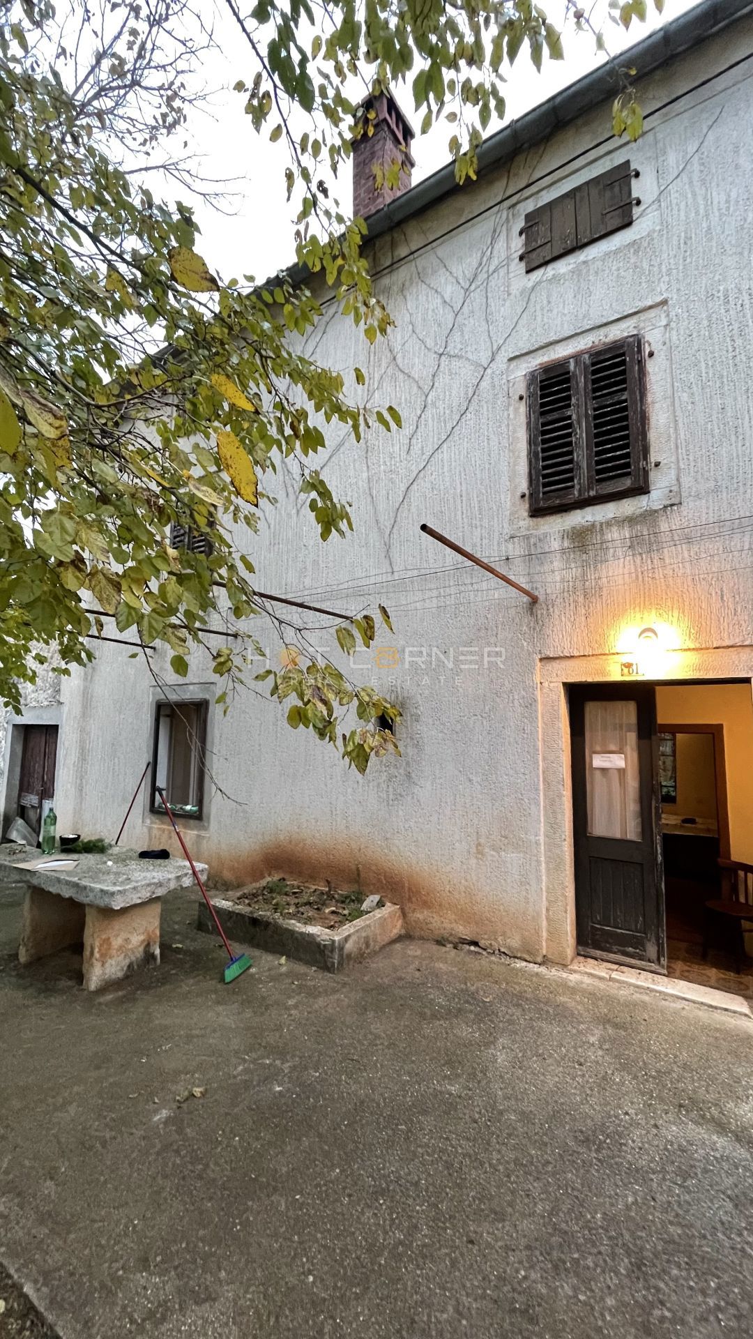 Gradbena parcela 1355m2 z objektom 206m2
