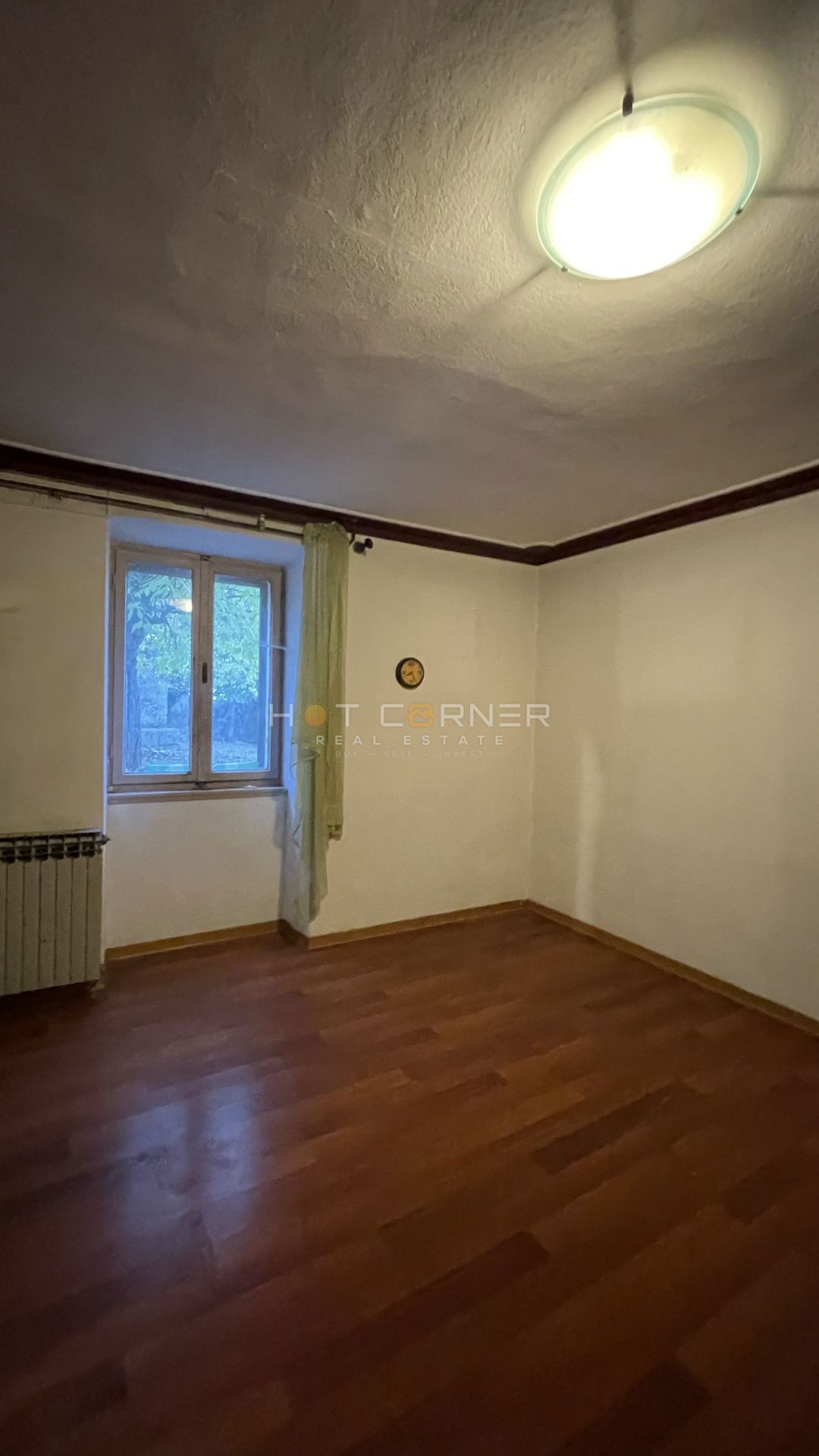 Gradbena parcela 1355m2 z objektom 206m2