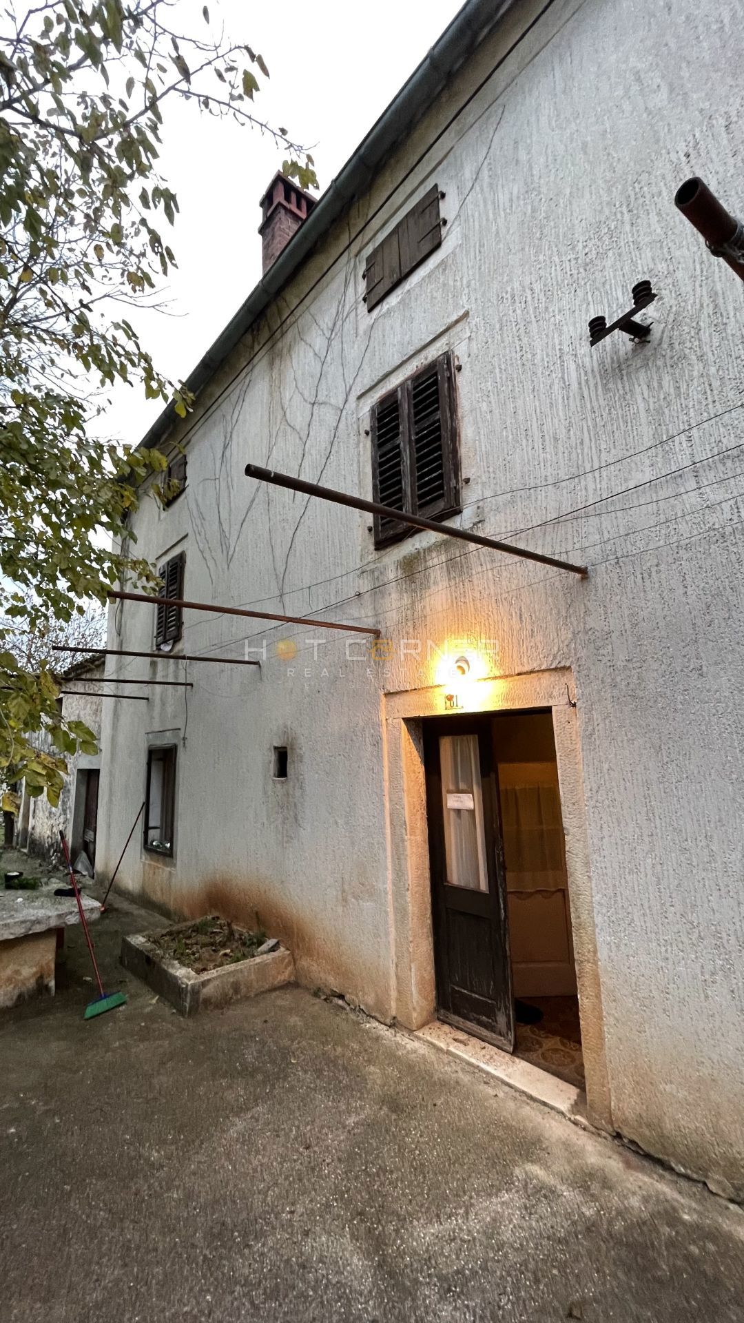 Gradbena parcela 1355m2 z objektom 206m2