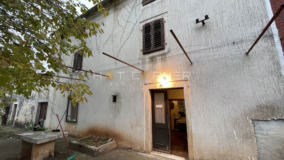 Gradbena parcela 1355m2 z objektom 206m2