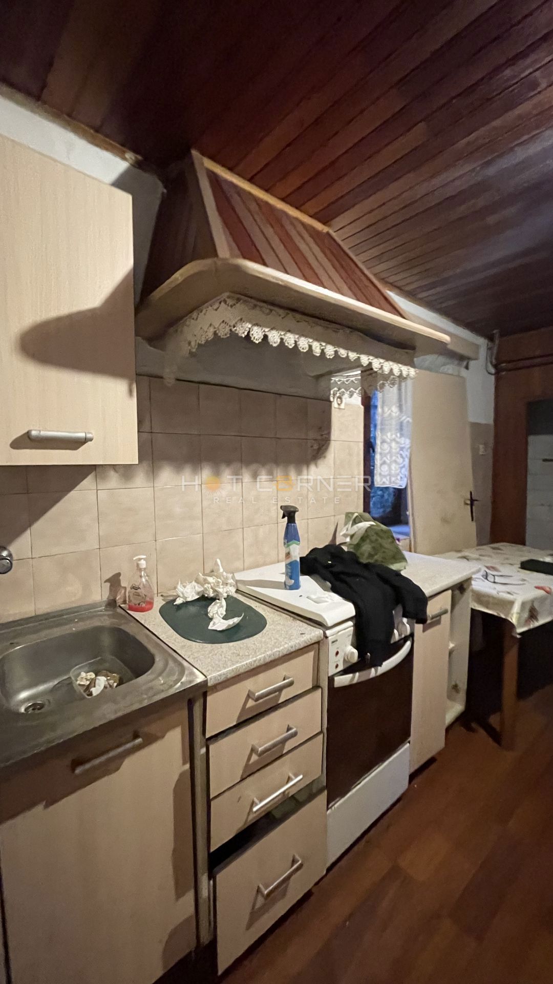 Gradbena parcela 1355m2 z objektom 206m2