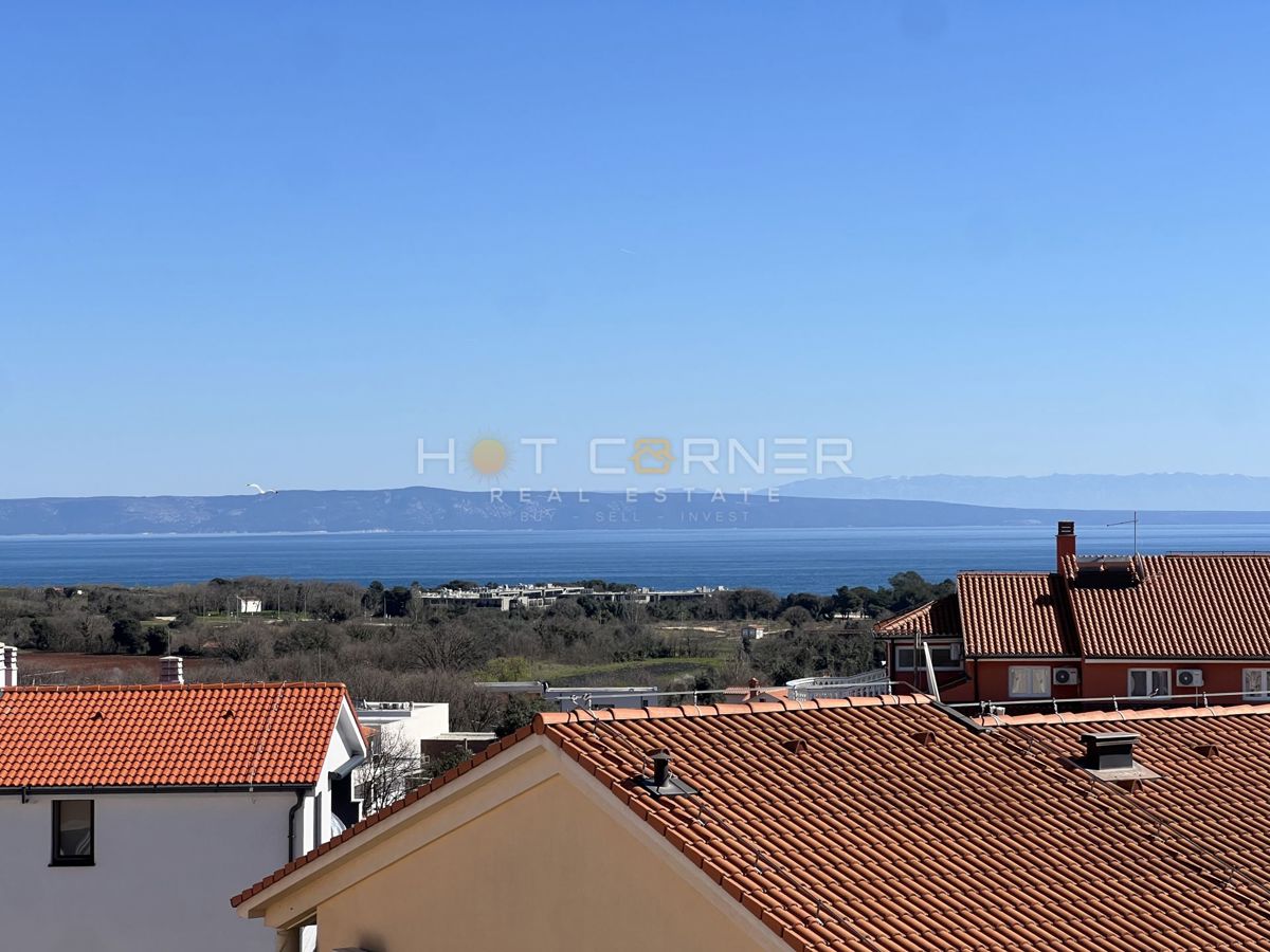 Razkošno stanovanje, panoramski pogled na morje, strešna terasa, garaža