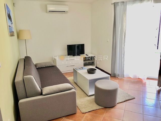 Medulin, 200 m od plaže, pritlični apartma, 2 spalnici, 30 m² vrta