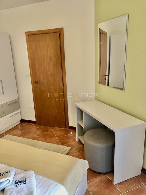 Medulin, 200 m od plaže, pritlični apartma, 2 spalnici, 30 m² vrta