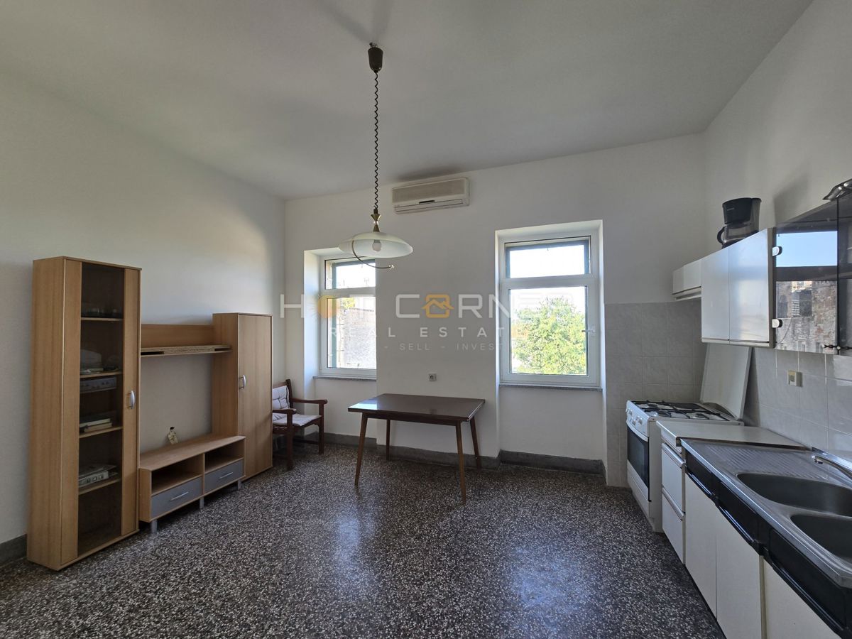 Stanovanje Centar, Pula, 67m2