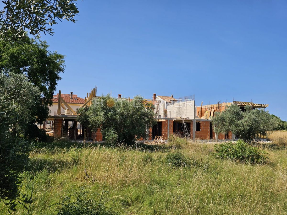 Stanovanje v Štinjanu z razgledom na morje in zasebnim parkirnim mestom.