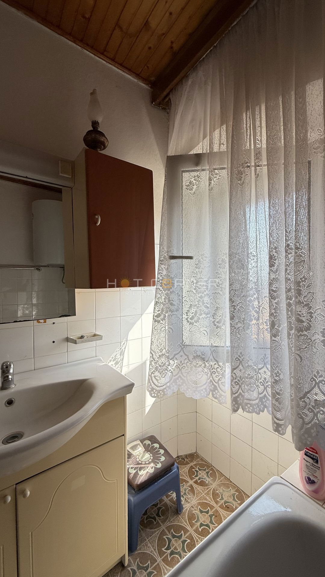 Avtohtona istrska kamnita hiša z zazidljivim zemljiščem