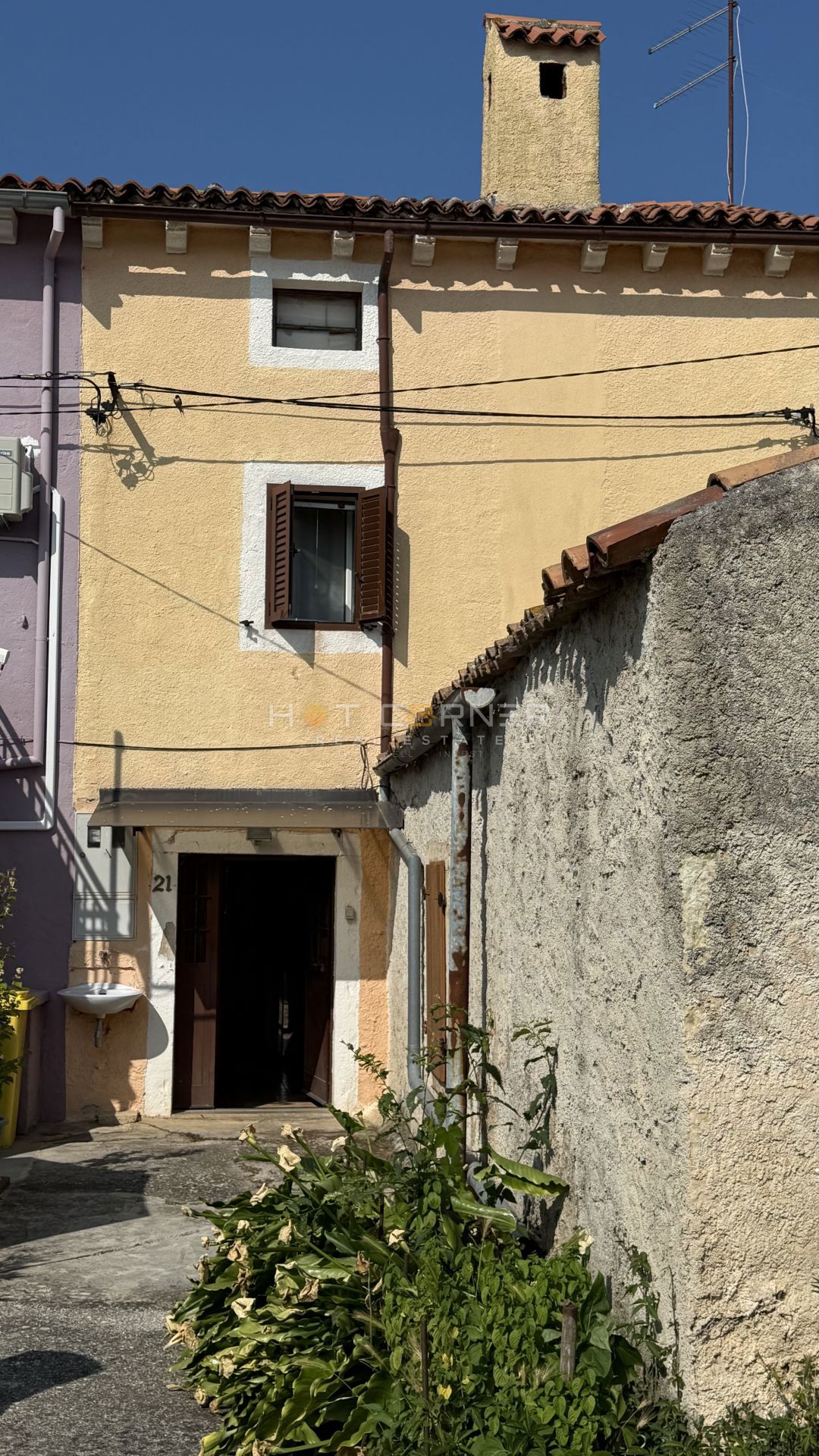 Avtohtona istrska kamnita hiša z zazidljivim zemljiščem