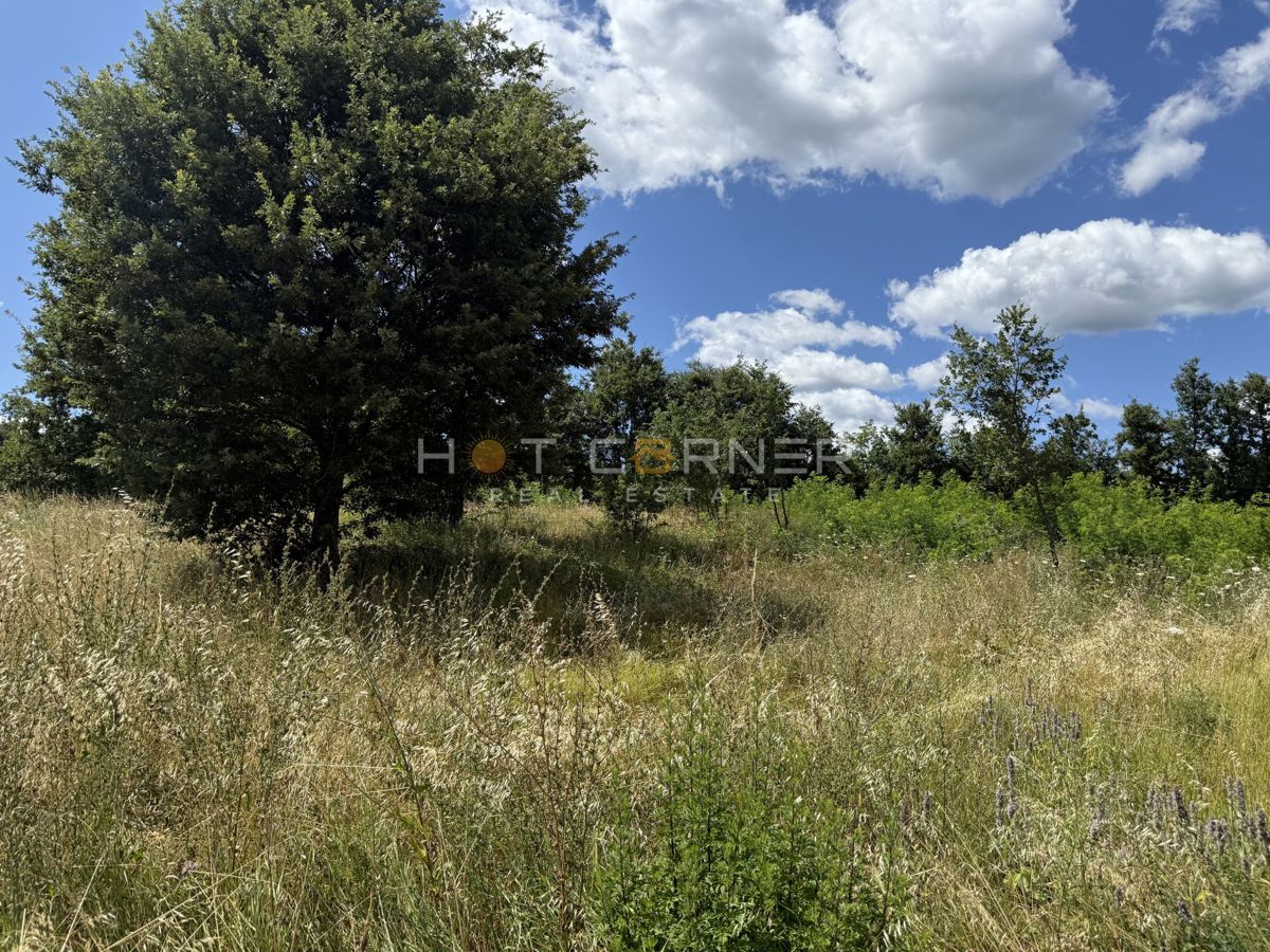 Priložnost – čudovita manjša zazidljiva zemljišča, 12 km od morja, pogled na morje!