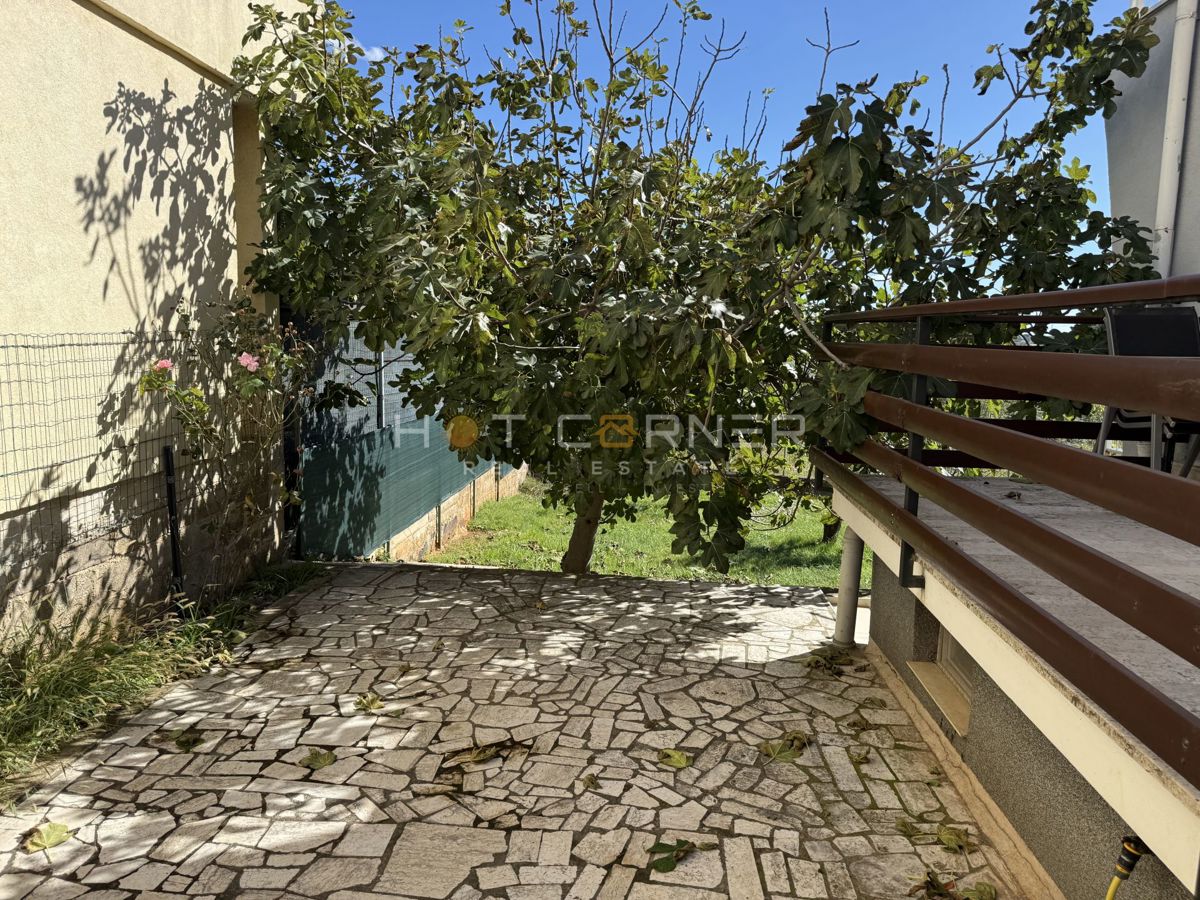 Busoler, Pula – Opremljeno pritlično stanovanje z vrtom in dvoriščem, UPORABNO DOVOLJENJE