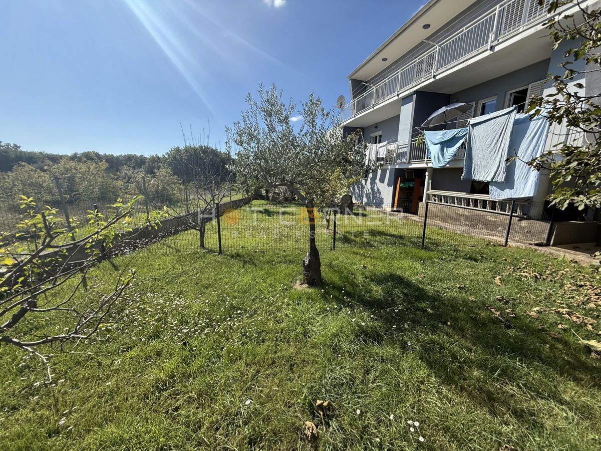 Busoler, Pula – Opremljeno pritlično stanovanje z vrtom in dvoriščem, UPORABNO DOVOLJENJE