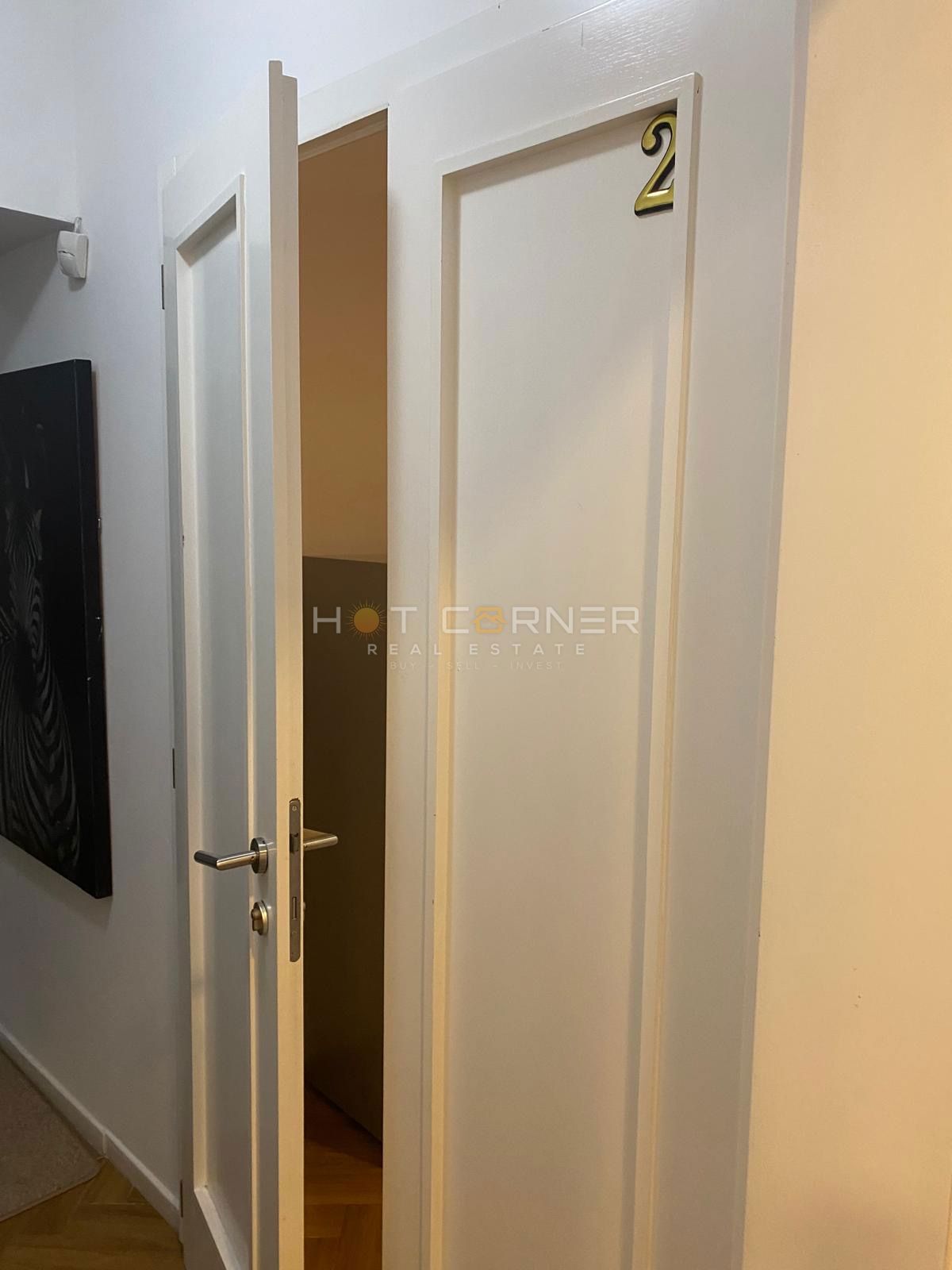 PRILOŽNOST – 3 STANOVANJA: enosobno stanovanje in dva garsonjera!