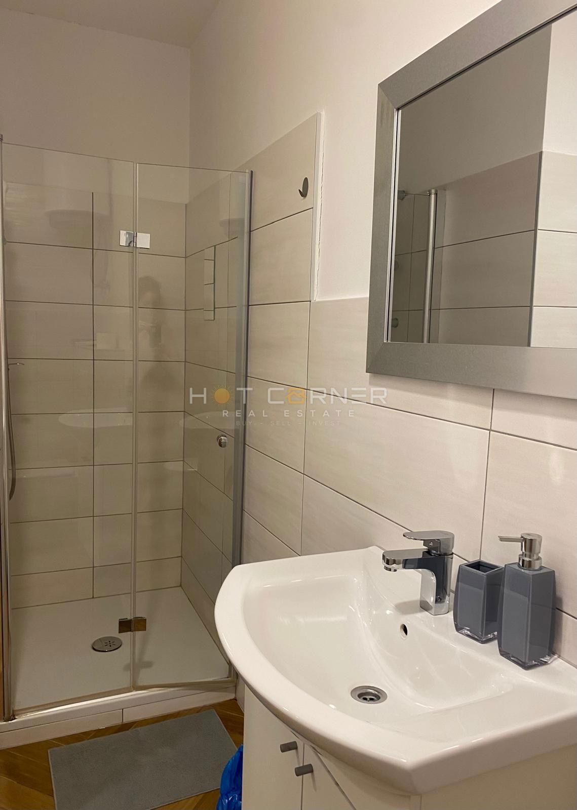 PRILOŽNOST – 3 STANOVANJA: enosobno stanovanje in dva garsonjera!